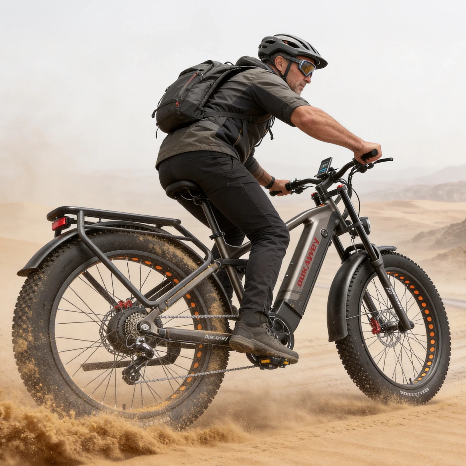 Lankeleisi Silvertip8 E-Bike im Wüsten-Design, schwarzer Rahmen, Geländereifen, offenes Cockpit für Abenteuer im Gelände