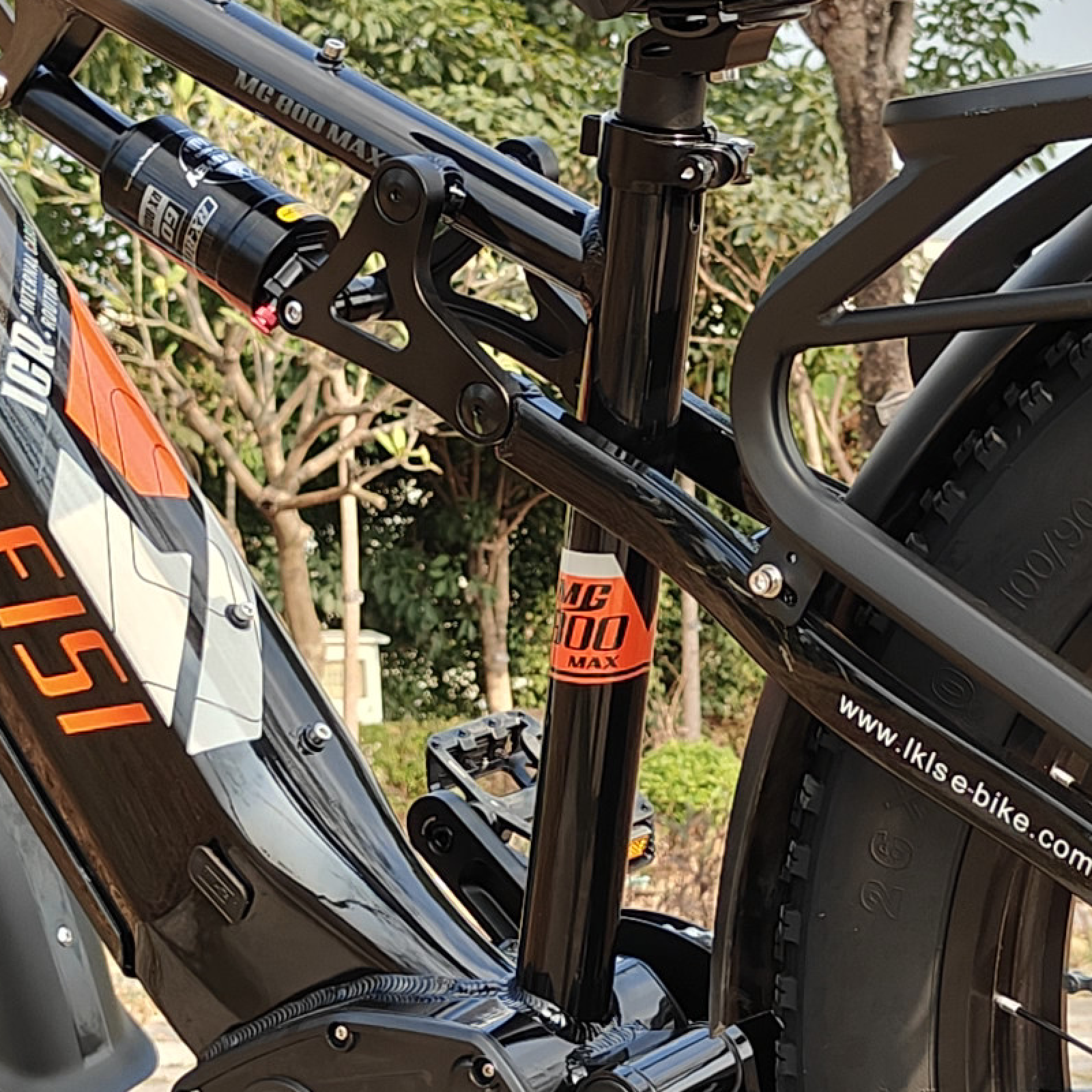 E-Bike LANKELEISI MG800MAX von lankeleisi-bikes mit robustem Rahmen und elektrischer Unterstützung, Blick auf das Fahrrad von der Seite