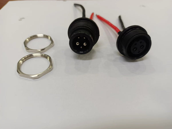 LankeleiSI Ladeanschluss am Rahmen eines Elektrofahrrads, robuste Verbindung für das Aufladen des E-Bikes.