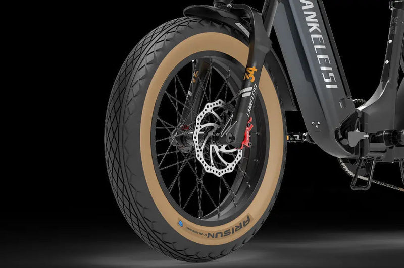 Das LANKELEISI GOLF-X ist mit 20 × 4,0 Zoll breiten Reifen ausgestattet